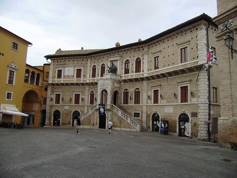 Fermo, Palazzo dei Priori